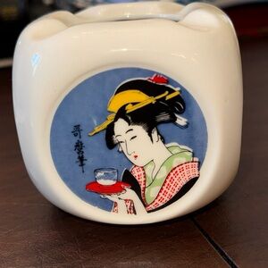 Hotel Miss Iwakuni vintage cube ashtray